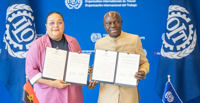 Angola’s Minister of Public Administration, Labour and Social Security, Ms Teresa Rodrigues Dias, presents the instruments of ratification to the ILO Director-General, Gilbert F. Houngbo. Switzerland, 06/2025.