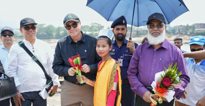Receiving guests by the Khasi community